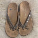 Vionic  Gray Sandals with Thong Strap and Comfortable Footbed size 9.5 Photo 0