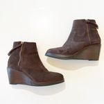 Clarks Clarkdale Brown Suede Wedge Boots Women’s Size 7.5 Fall Vibes Autumn Boot Photo 11