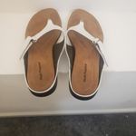 Hush Puppies  SOFT STYLE WHITE Leather SANDALS SIZE 8 Photo 1
