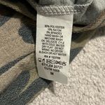 Women’s camo print shoulder cut out tee Green Size M Photo 2