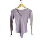 Everlane Supima Cotton Long-Sleeve V-Neck Bodysuit T-Shirt In Dusty Lavender Photo 4