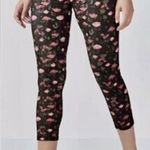 Fabletics NWT Powerhold Black Floral Salar Capri Leggings Rose Romance sz MEDIUM Photo 3
