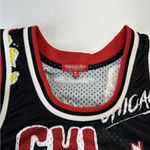 Mitchell & Ness WOMEN'S  SLAP STICKER BULLS DENNIS RODMAN CROP TANK Photo 2