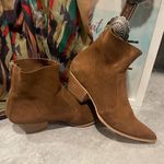 Steve Madden Women's Ankle Boots Camel Suede Size 7.5. Photo 4