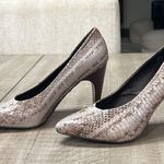 B Makowsky  Heels Pumps Leather Snakeskin Print Embossed Size 8: Photo 2