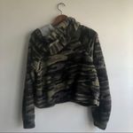 Derek Heart Camo cropped fleece hoodie size large Photo 4