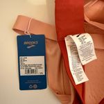 Brooks  DARE RACERBACK RUN BRA Rosewood/‎ Flamingo Photo 3