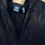 Adidas  Originals Seoul Winter
Embossed Windbreaker Women's size medium Photo 3