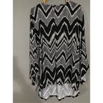 Avenue  Black And White Chevron Print Detailed Neck Bat Wing Top Size 22/24 Photo 1