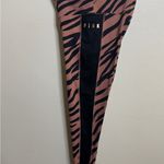 #22 Victoria's Secret Pink Ultimate High Waist 7/8 Ankle Legging Tiger Print med Black Photo 3