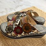 LArtiste Spring Step Naomi Monarch Butterfly Floral Platform Sandals Size 37‎ Red Photo 3