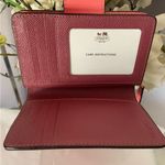 Coach NWOT Medium Leather Corner Zip Wallet Photo 5