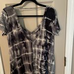 Ezra  vintage tie dye tunic top with back keyhole design. Photo 4