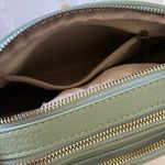 NWT SUGU Brooklyn Triple Zip Camera
Crossbody Bag Green Photo 8