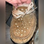 UGG  Dakota Sunshine Perf Ribbon Satin Laces Bow Leather Chestnut Slippers Sz 9 Photo 7