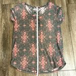 Mudd Women’s Size Large floral short sleeve top (NWOT) Photo 3