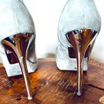 Women’s Michael KORS Grey Suede PLATFORM PUMPS Chrome heel sz 9 Almond toe Gray Photo 6