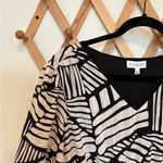 Black and White V Neck Short Sleeve Dress Size L Photo 1