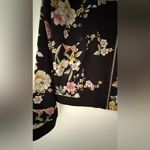 Forever 21 Black floral zip-up jacket whit pockets. Photo 3