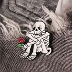 White Skeleton Flower Shape Brooch Pin Vintage Style Anime Pin‎ Clothing Decor Photo 0