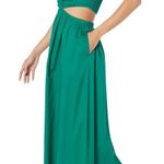Emerald Green halter neck maxi dress with side cutout details 💚 size:Large NWT Photo 2