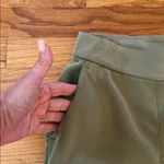 Lululemon Sage Green Women's Jogger Pants Sz 6 Photo 3