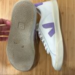 VEJA  Women's White and Lavender Sneakers Photo 2