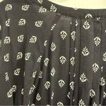 Old Navy Floral Black and White Patterned Women's V-Neck Large Top Photo 5