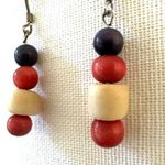 Red purple tan beaded earrings Photo 1