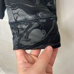 DKNY EUC women’s black silver marble cold shoulder thick crewneck shirt top L Photo 2