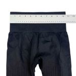 Halara  Soft Seamless Flow Butt Lifting Black Ribbed High Waisted Leggings XS Photo 8