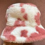 Y2K pink and white furry bucket hat Photo 0