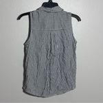 SO  Women Button Down Sleeveless Stripe Top Blouse Gray/White size Small. Photo 3