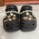 Crocs Black mega crush platform with full charms accessory Photo 4