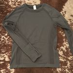 Gray Long Sleeve Athletic Top Photo 0