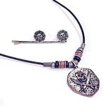 Disney Pirates earrings and necklace set Photo 0