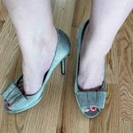 Stuart Weitzman silver pewter Bowright peep toe bow platform pumps size 8 Photo 11