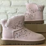 UGG Mini Boots Photo 0