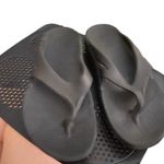 Oofos ooahh black slides size 8 Photo 3