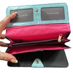 Tahari trifold wallet Photo 6