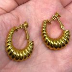 Vintage Signed NAPIER Gold Tone Hoops Metal Screw Back Earrings Classic Retro Photo 3