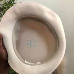 1960s Vintage Miss Lili Dallas USA Cream Mod Gogo Cloche Church Hat Cap 100% Wool Faux Leather Bow Old hollywood glam White Photo 5