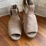 UGG Koolaburra by  Womens Tan Ashlyn Suede‎ Heeled Sandals Size 7 Photo 1