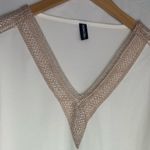 Noracora Elegant White V Photo 3