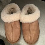 UGG  slippers size 7 Photo 6