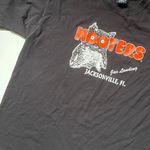 Hooters shirt Photo 0