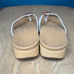 Vionic  Mimi Wedge White Patent Leather Thong Platform Sandals Flower Women’s 7 Photo 3