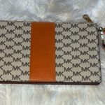 Michael Kors , orange and tan clutch with zipper. In great condition. LIKE NEW!! Photo 4
