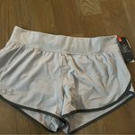 NWT under Armour running Women's Gray Shorts Size L Photo 0