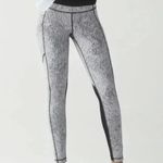 Lululemon  Speed Tight V Power Luxtreme Spray Jacquard White Black Size 4 W5AGJS Photo 0